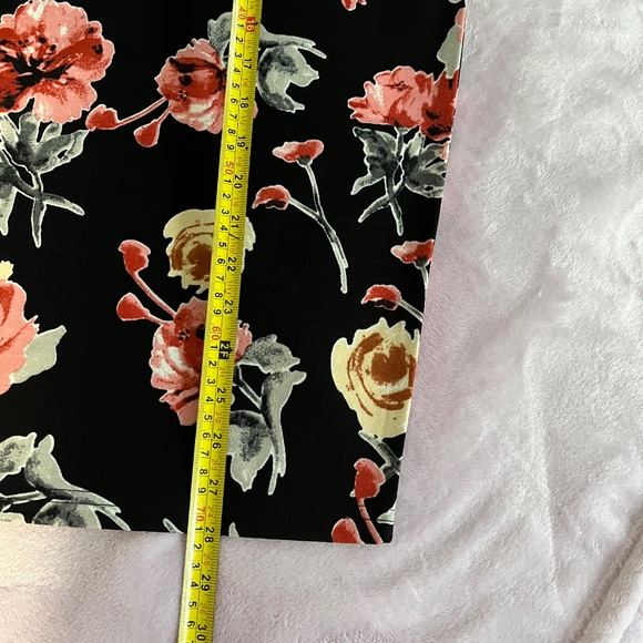 Pencil Skirt Floral - Picture 3 of 5